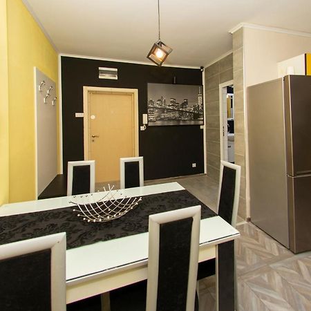 Double Room Flat In The Heart Of Students Town Sofia Luaran gambar