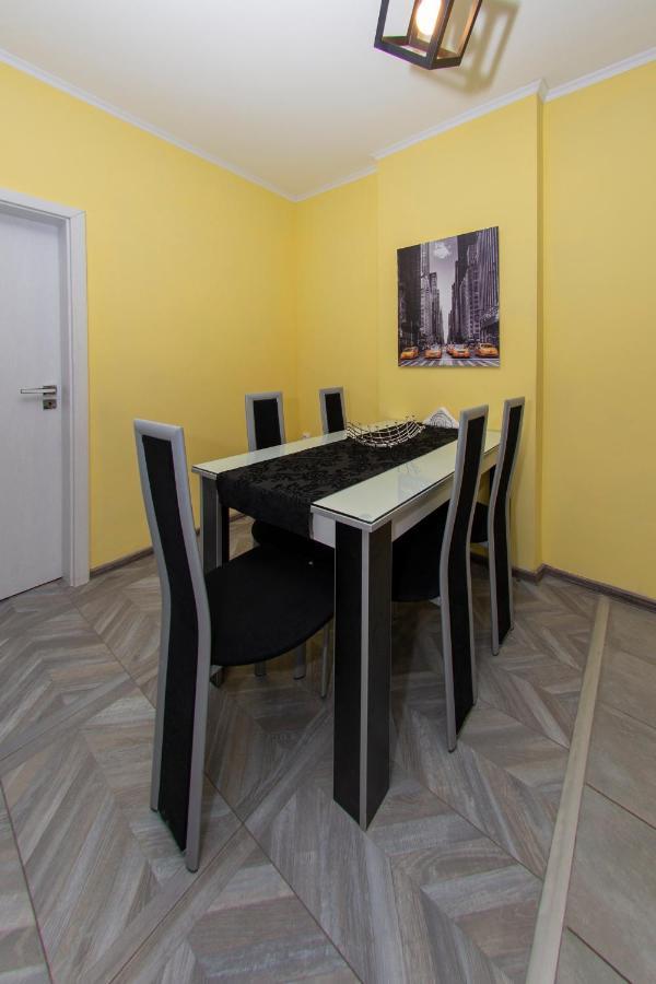 Double Room Flat In The Heart Of Students Town Sofia Luaran gambar